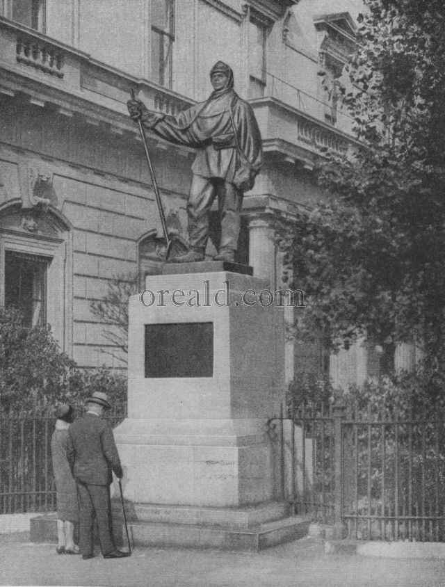 A HERO OF THE ANTARCTIC. CAPTAIN SCOTT'S MONUMENT IN WATERLOO PLACE A HERO OF THE ANTARCTIC. CAPTAIN SCOTT'S MONUMENT IN WATERLOO PLACE