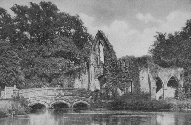 THE BRIDGE ACROSS THE RIVER TO THE GREAT GATEWAY OF BAYHAM ABBEY, IN KENT THE BRIDGE ACROSS THE RIVER TO THE GREAT GATEWAY OF BAYHAM ABBEY, IN KENT