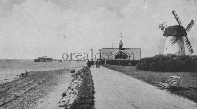 THE LIFEBOAT HOUSE AND WINDMILL AT LYTHAM ON THE RIBBLE ESTUARY THE LIFEBOAT HOUSE AND WINDMILL AT LYTHAM ON THE RIBBLE ESTUARY