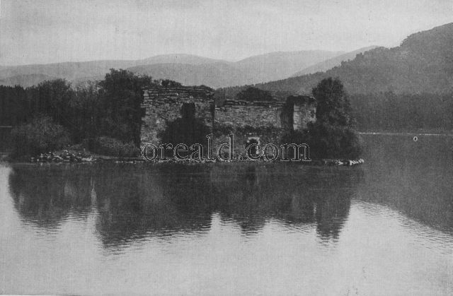 THE ISLAND STRONGHOLD OF THE WOLF OF BADENOCH IN LOCH AN EILAN THE ISLAND STRONGHOLD OF THE WOLF OF BADENOCH IN LOCH AN EILAN