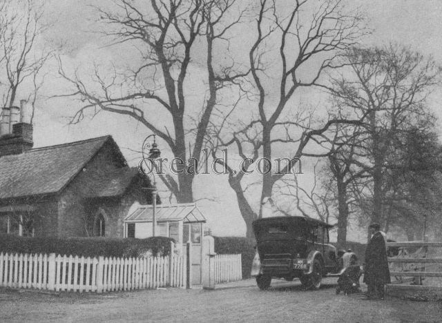 THE ONE TOLL GATE IN THE LONDON AREA WHERE TOLL IS STILL EXACTED THE ONE TOLL GATE IN THE LONDON AREA WHERE TOLL IS STILL EXACTED