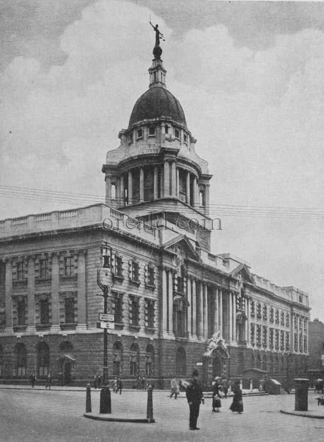 THE NEW OLD BAILEY, CROWNED BY THE STATUE OF JUSTICE THE NEW OLD BAILEY, CROWNED BY THE STATUE OF JUSTICE
