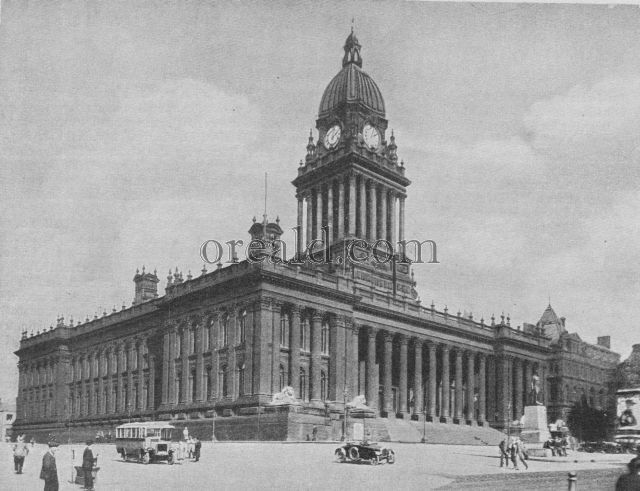 THE CLASSICAL TOWN HALL AT LEEDS, BUILT IN VICTORIAN TIMES THE CLASSICAL TOWN HALL AT LEEDS, BUILT IN VICTORIAN TIMES