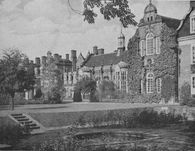 THE GARDEN OF NEWNHAM, ONE OF THE TWO CAMBRIDGE COLLEGES FOR WOMEN THE GARDEN OF NEWNHAM, ONE OF THE TWO CAMBRIDGE COLLEGES FOR WOMEN