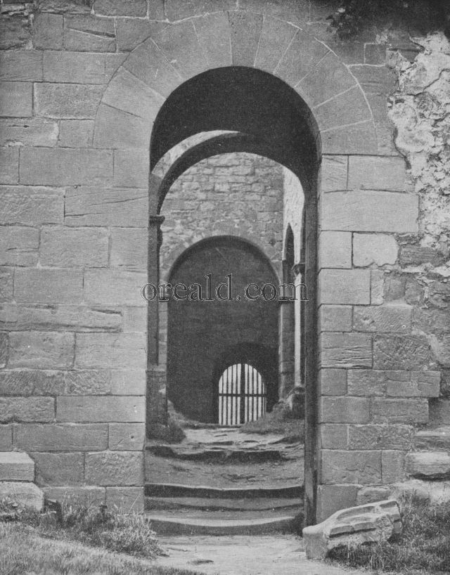 NORMAN ARCHES OF KENILWORTH'S RUINED KEEP NORMAN ARCHES OF KENILWORTH'S RUINED KEEP