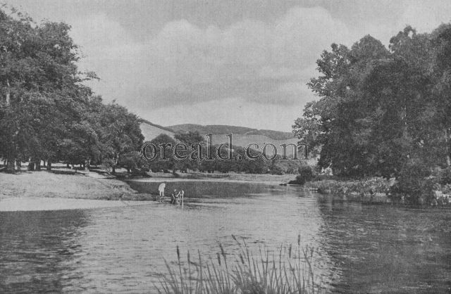 BESIDE THE WATERS OF TWEED THAT WIND AMONG THE WOODED PEEBLESSHIRE HILLS BESIDE THE WATERS OF TWEED THAT WIND AMONG THE WOODED PEEBLESSHIRE HILLS