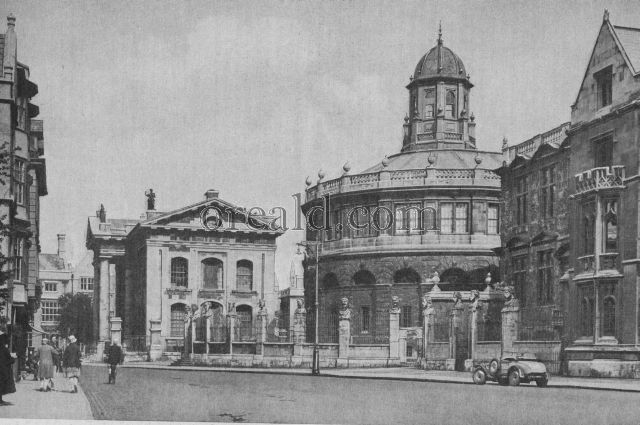 STATELY WALLS OF THE CLARENDON BUILDING AND THE CIRCULAR SHELDONIAN THEATRE STATELY WALLS OF THE CLARENDON BUILDING AND THE CIRCULAR SHELDONIAN THEATRE