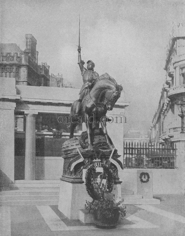 THE EMBLEM OF S. GEORGE: CAVALRY MEMORIAL IN HYDE PARK THE EMBLEM OF S. GEORGE: CAVALRY MEMORIAL IN HYDE PARK