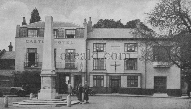 THE MEMORIAL BY JACK STRAW'S CASTLE, HAMPSTEAD HEATH THE MEMORIAL BY JACK STRAW'S CASTLE, HAMPSTEAD HEATH