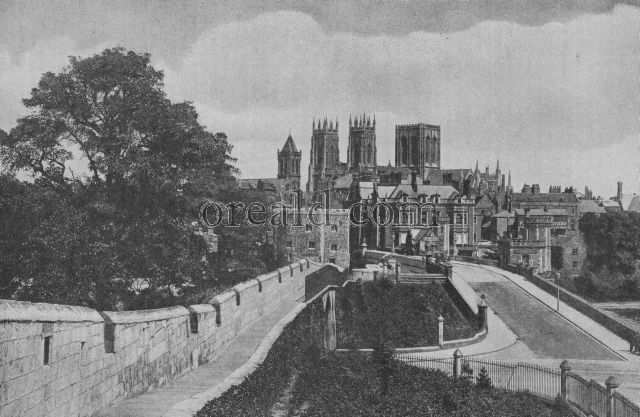 THE WALLS OF THE THIRD EDWARD AT YORK, SHOWING THE MINSTER FROM THE EMBATTLED FOOTWAY THE WALLS OF THE THIRD EDWARD AT YORK, SHOWING THE MINSTER FROM THE EMBATTLED FOOTWAY