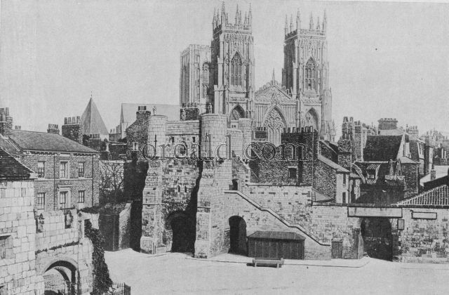 ON THE GREAT NORTH ROAD: BOOTHAM BAR, ONE OF THE CITY GATES IN YORK'S ANCIENT WALLS ON THE GREAT NORTH ROAD: BOOTHAM BAR, ONE OF THE CITY GATES IN YORK'S ANCIENT WALLS