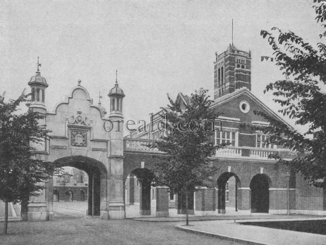 Entrance to the Quadrangle of Christ's Hospital at Horsham Entrance to the Quadrangle of Christ's Hospital at Horsham
